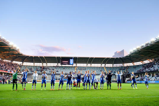 IFK Göteborgs spelare tackar publiken