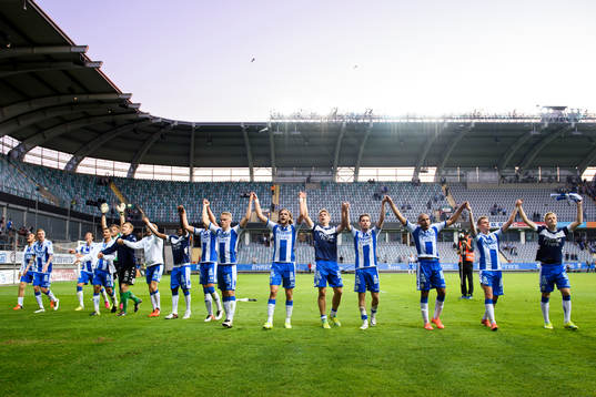 IFK Göteborgs spelare tackar publiken
