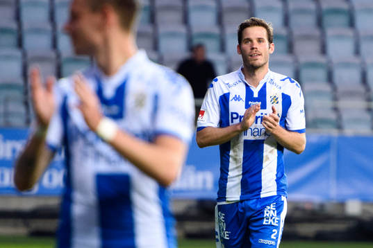 IFK Göteborgs Emil Salomonsson tackar publiken