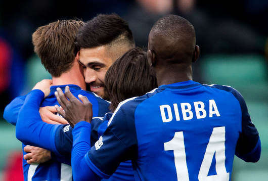 Sundsvalls Eric Larsson jublar med målskytten till 2-0 Sundsvalls Stefan Silva