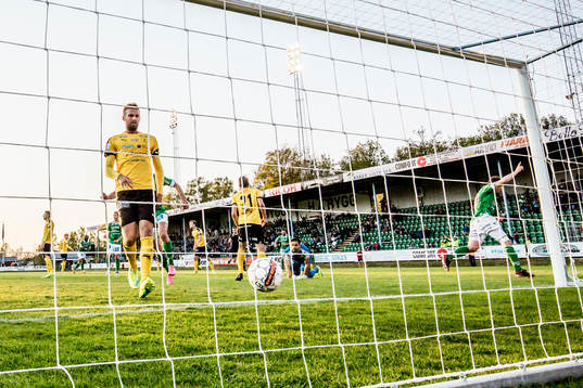 Ljungskiles Hannes Stiller gör 2-2 och jublar