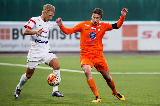 Athletics Filip Rogic och Assyriskas Simon Strand