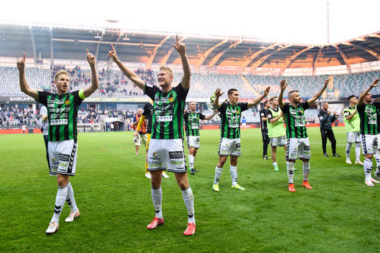 GAIS Steven Old och Carl Nyström tackar publiken