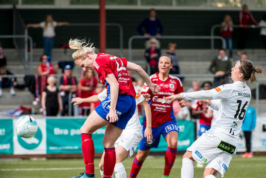 Vittsjös Sandra Adolfsson nickar in 4-1