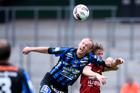 Sirius Dragan Kapcevic i nickduell med Örgrytes Jakob