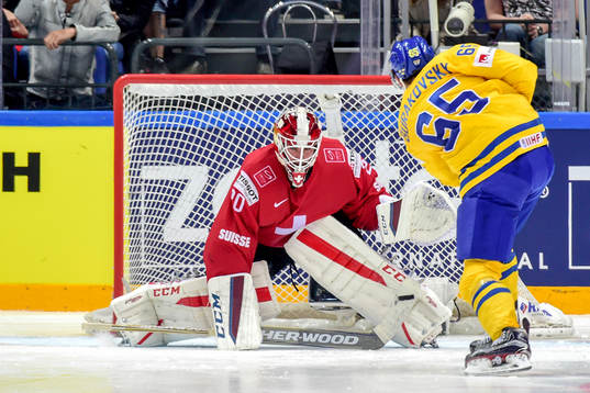 Sveriges Andre Burakovsky sätter straffen bakom Schweiz