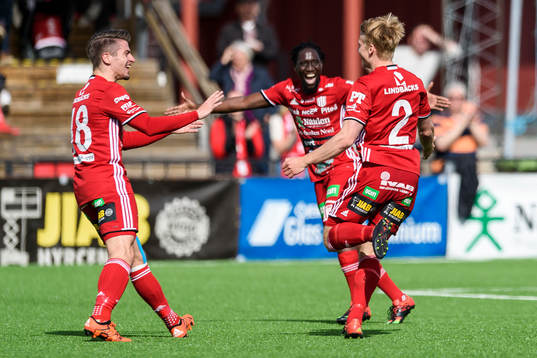 s Henrik Millbert jublar efter sitt 2-0 mål  under fotbollsmatchen i division 1 norra mellan Piteå och Sleipner den 15 maj 2016 i Piteå.