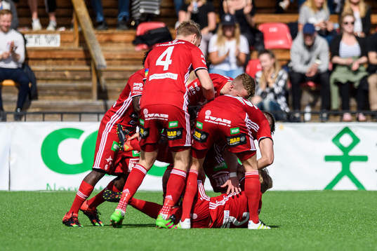 s Henrik Millbert gjort 2-0 under fotbollsmatchen i division 1 norra mellan Piteå och Sleipner den 15 maj 2016 i Piteå.