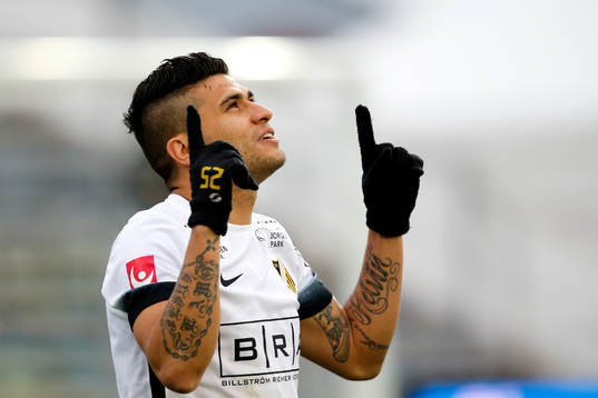 Häckens Paulo de Oliveira jublar efter 1-3