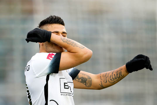 Häckens Paulo de Oliveira jublar efter 1-3