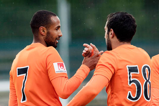 Athletics Ferid Ali och Othman El Kabir jublar efter 1-1