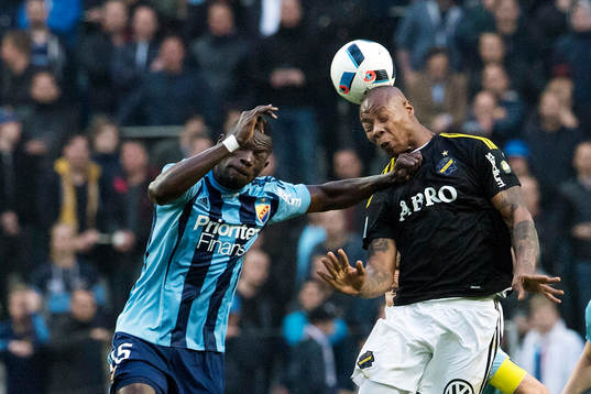 s Carlos Strandberg i en nickduell