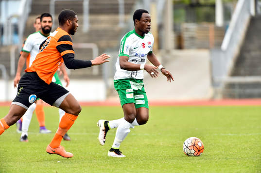 Prespa Birliks Sadat Karim och Kristianstads Izuchukwu Emeh