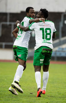 Prespa Birliks Kwame Adom Frimpong och Edafe Egbedi jublar efter 1-0