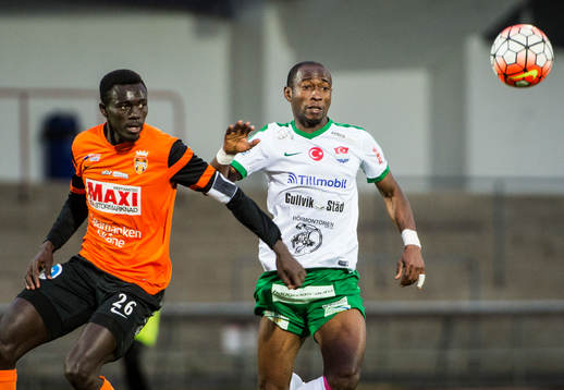 Kristianstads Mohammed Mbye mot Prespa Birliks Sadat Karim