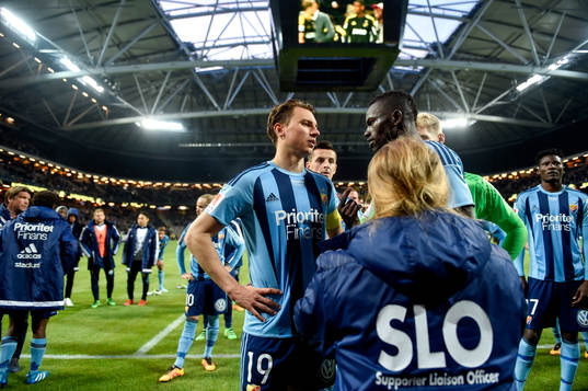 Djurgårdens Marcus Hansson och Omar Colley pratar med SLO