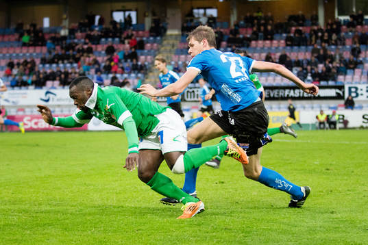 Ljungskiles Yussif Chibsah och Halmstads Marcus Johansson