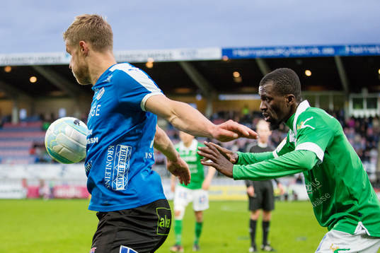 Halmstads Alexander Ruud Tveter och Ljungskiles Yussif
