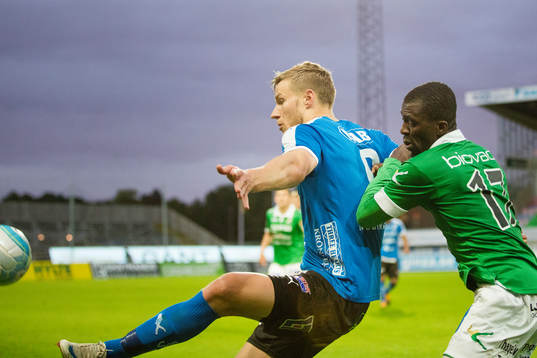 Halmstads Alexander Ruud Tveter och Ljungskiles Yussif