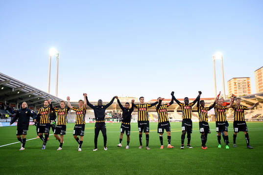 Häckens spelare tackar publiken