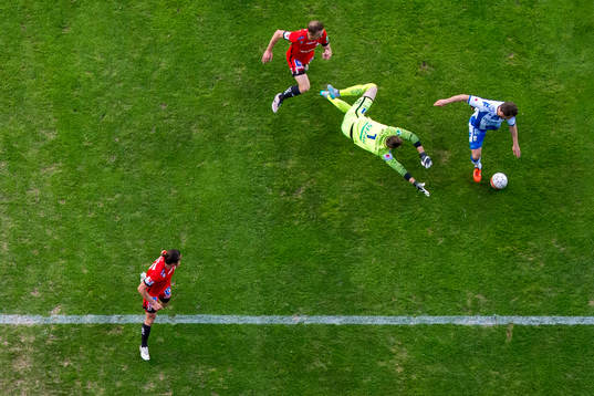 IFK Göteborgs Tobias Hysén tar sig runt Norrköpings