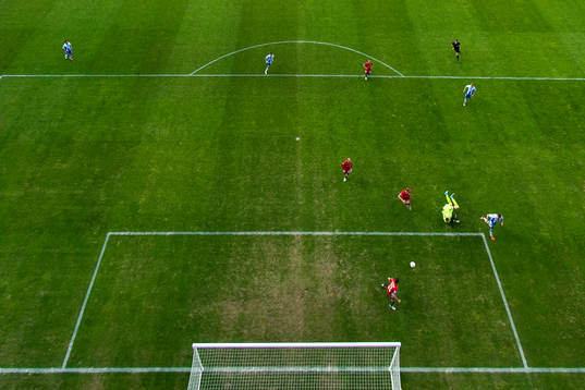 IFK Göteborgs Tobias Hysén tar sig runt Norrköpings