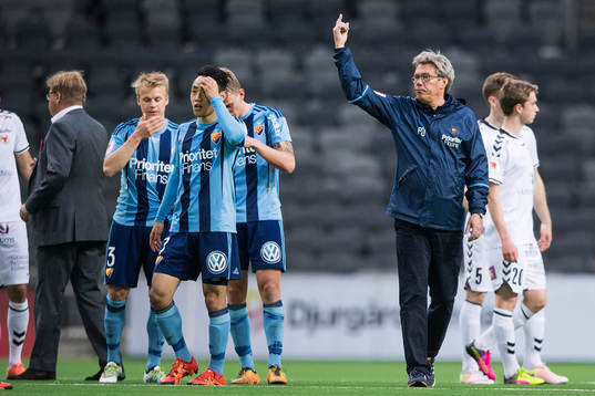 Djurgårdens tränare Per Olsson uppmanar sina spelare att