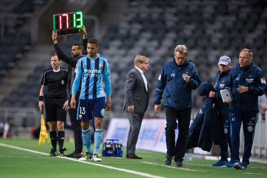 Djurgårdens tränare Per Olsson (th) byter in Mathias