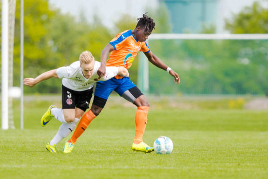 Hittarps Rasmus Ewetzh och Vejbys Christopher Gideon