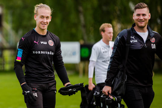 Hittarps målvakt Filip Bodenäs och assisterande tränare Dennis Andrijevski