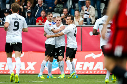 Örebros Daniel Gustavsson jublar efter 2-2