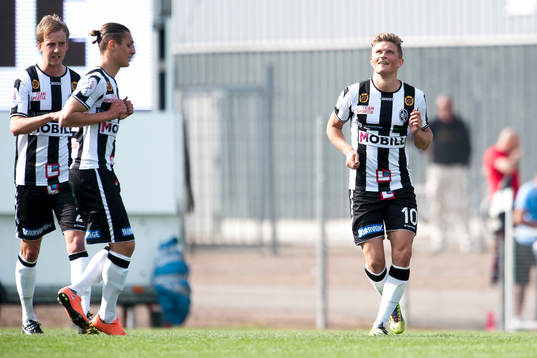 Landskronas Jonathan Levi och Erik Pärsson dansar, jublar