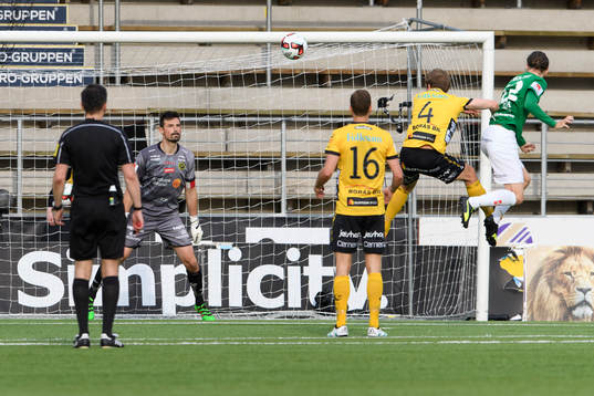 Jönköpings Pawel Cibicki nickar in 3-3
