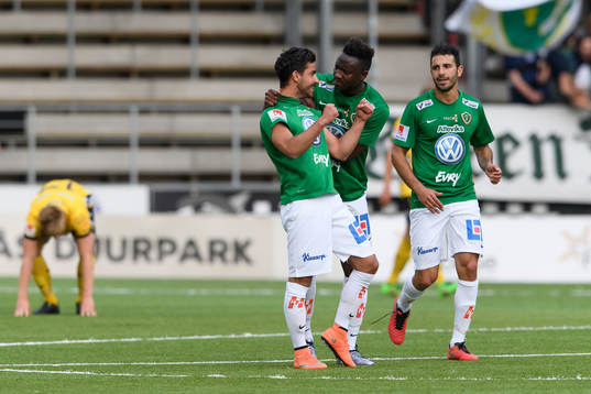 Jönköpings Liridon Silka kramas om