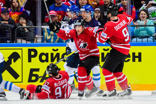 Kanadas Brad Marchand och Matt Duchene jublar