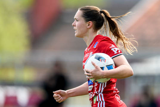 Piteås Felicia Karlsson jublar efter sitt 1-2 mål
