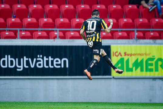 Häckens Paulo de Oliveira jublar