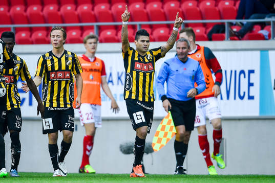 Häckens Paulo de Oliveira jublar