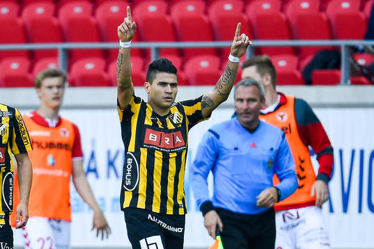 Häckens Paulo de Oliveira jublar