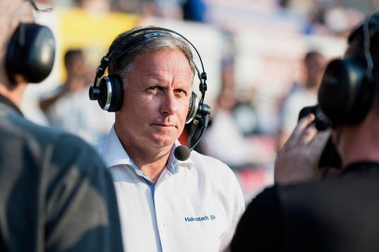 Halmstads tränare Jan Jönsson blir intervjuad före