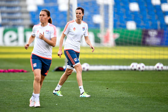 Lyons Camille Abily och Lotta Schelin