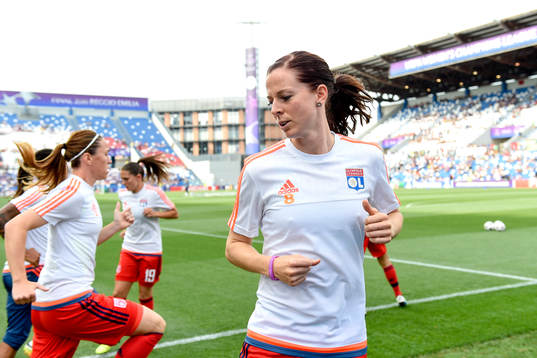 Lyons Lotta Schelin värmer upp