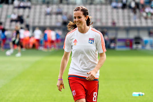 Lyons Lotta Schelin värmer upp