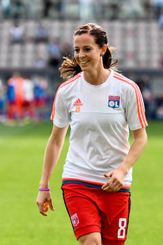 Lyons Lotta Schelin värmer upp