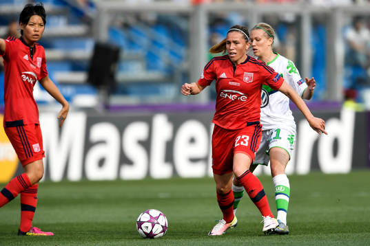 Lyons Camille Abily och Wolfsburgs Lara Dickenmann