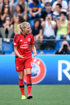 Lyons Ada Hegerberg jublar