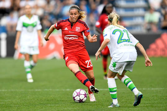 Lyons Camille Abily och Wolfsburgs Lara Dickenmann
