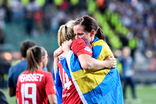 Lyons Ada Hegerberg och Lotta Schelin jublar