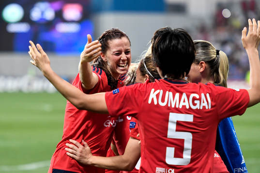 Lyons Lotta Schelin kramar om Saki Kumagai