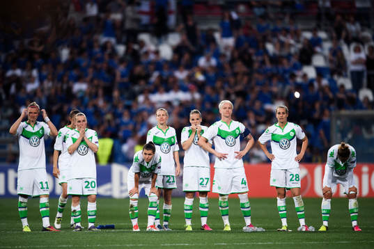 Wolfsburgs Alexandra Popp, Stephanie Bunte, Ramona